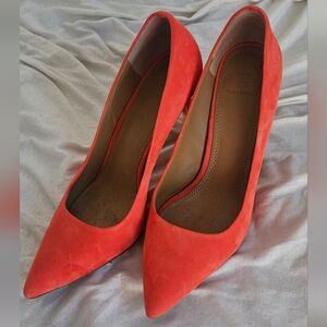 Tory Burch Red Heels Sleek Minimalist Design